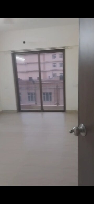 Room in 3 BHK Apartment at HDIL Metropolis Residences, Andheri West – for Rent