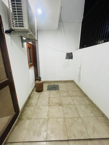 Building Lobby in 3 BHK Builder Floor at Green Wood City, Sector 45 – for Rent