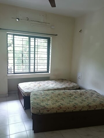 Bedroom in 3 BHK Apartment at Deccan Gymkhana – for Rent