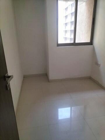 Room in 2 BHK Apartment at Runwal Eirene, Balkum Pada – for Rent