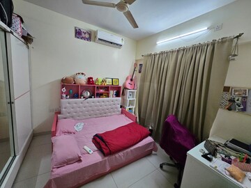Bedroom in 2 BHK Apartment at Shapoorji Pallonji Alpine, Kandivali East – for Rent