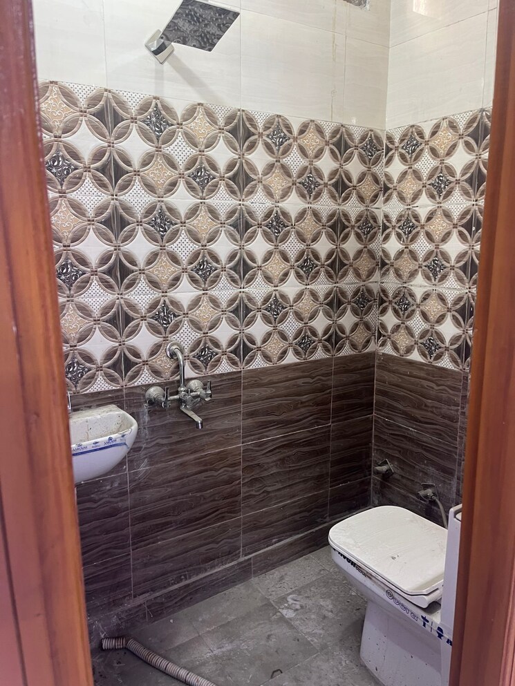 Bathroom, dwarka mor 2 Bedroom 750 Sq.Ft. Builder Floor In Dwarka Mor Delhi 8827295