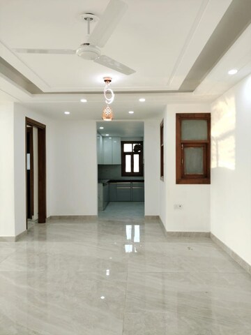 Room in 3 BHK Builder Floor at Dwarka Mor – for Rent