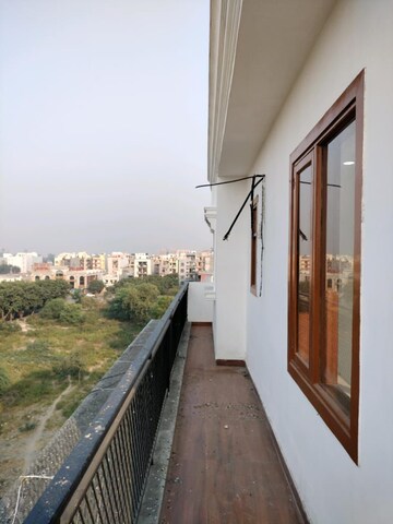 Balcony in 3 BHK Builder Floor at Dwarka Mor – for Rent