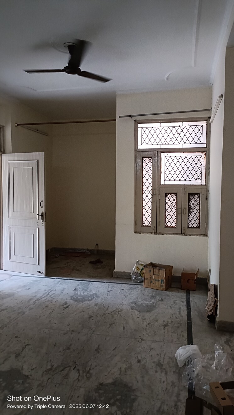 Room, ashoka enclave 2 Bedroom 160 Sq.Yd. Builder Floor In Ashoka Enclave Faridabad 8827370