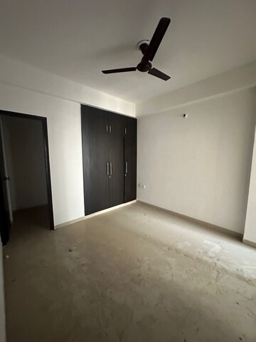 Room in 3 BHK Apartment at Emenox Brave Hearts, Raj Nagar Extension – for Rent