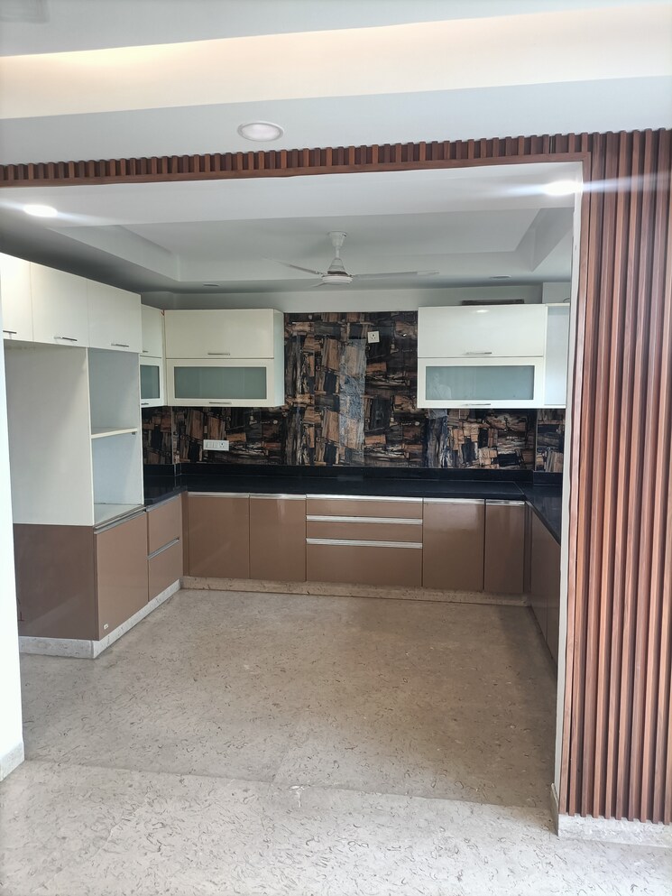 Kitchen, paschim vihar 3.5 Bedroom 250 Sq.Yd. Builder Floor In Paschim Vihar Delhi 8827445