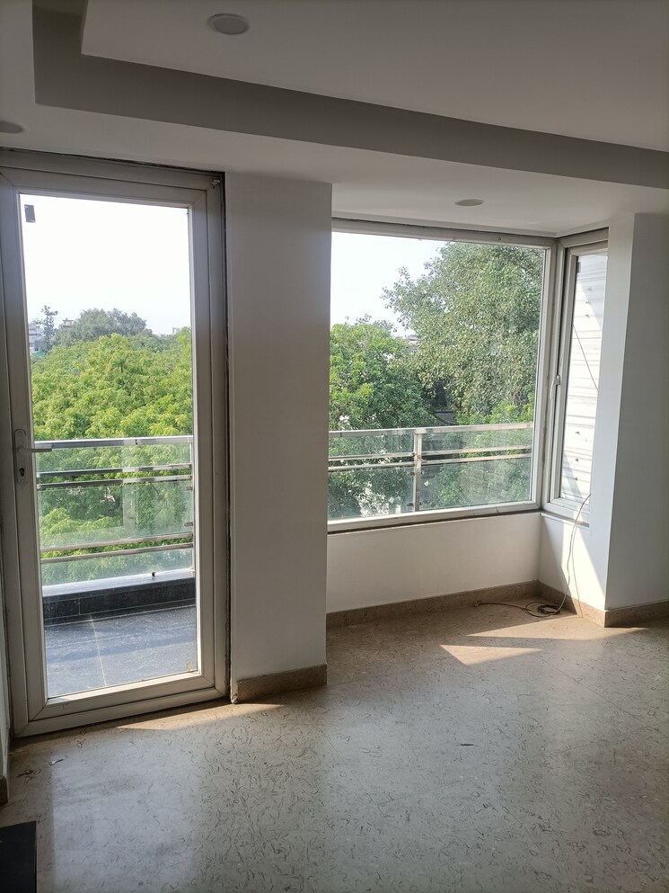 Room, paschim vihar 3.5 Bedroom 250 Sq.Yd. Builder Floor In Paschim Vihar Delhi 8827445