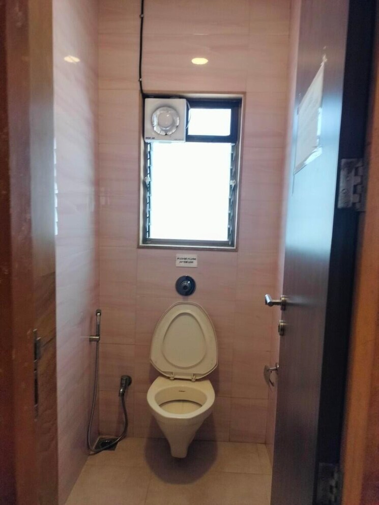 Bathroom, kamala-mills Commercial Office Space 6000 Sq.Ft. In Lower Parel Mumbai 8827472