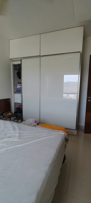 Room in 3 BHK Apartment at DB Woods, Goregaon East – for Rent