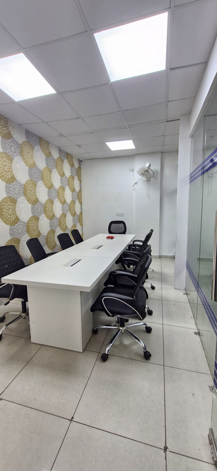 Team Area, wave-one Commercial Office Space 1000 Sq.Ft. In Sector 18 Noida 8827503