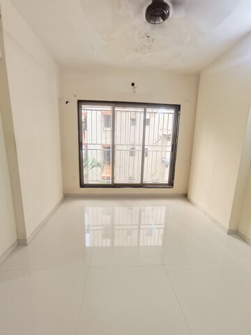 Room in 1 BHK Apartment at Dahisar West – for Rent