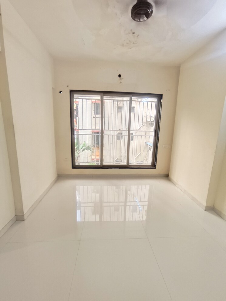 Room, dahisar west 1 Bedroom 550 Sq.Ft. Apartment In Dahisar West Mumbai 8827517