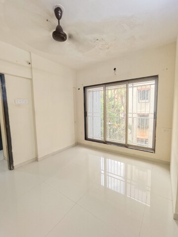 Room in 1 BHK Apartment at Dahisar West – for Rent