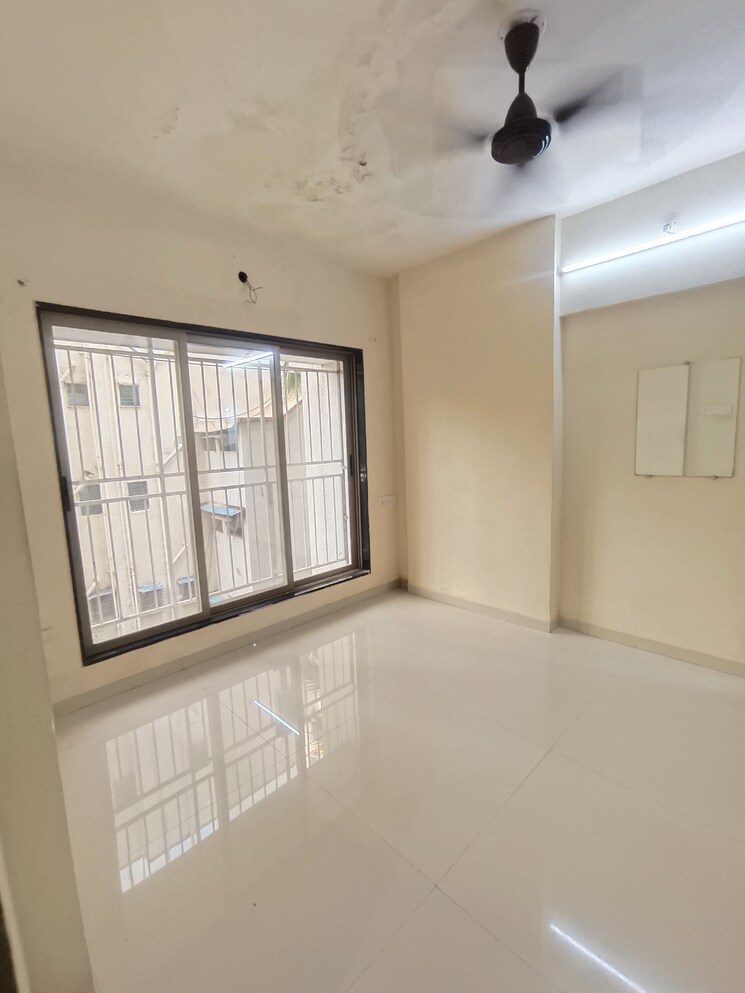 Room, dahisar west 1 Bedroom 550 Sq.Ft. Apartment In Dahisar West Mumbai 8827517