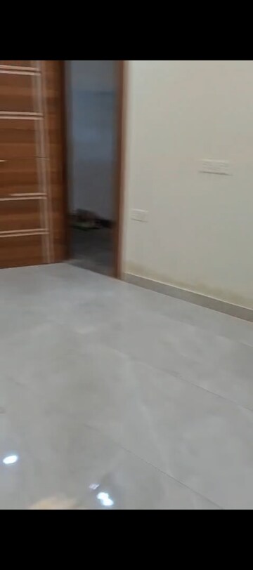 Room in 2 BHK Builder Floor at Vaishali Sector 3 – for Sale