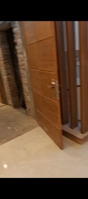 Furnished Amenities in 2 BHK Builder Floor at Vaishali Sector 3 – for Sale
