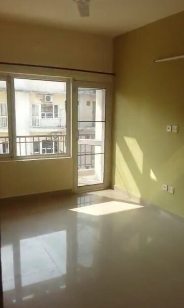 Room in 3 BHK Apartment at Malwa Escon Primera, International Airport Road – for Rent