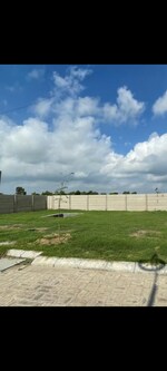 1200 Sq.Yd. Plot in Naya Gaon