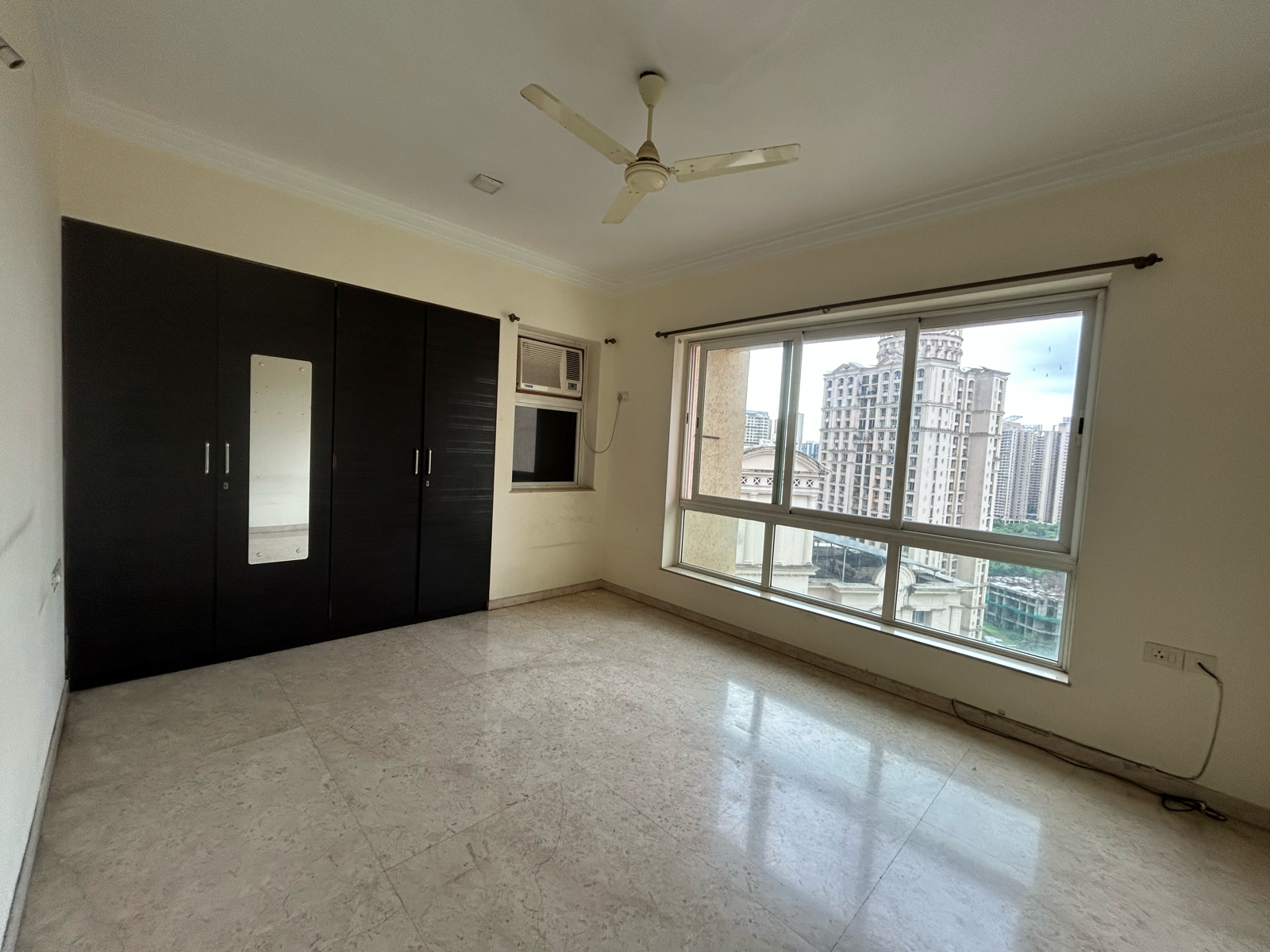 4 BHK + Pooja Room Apartment For Rent in Hiranandani Meadows