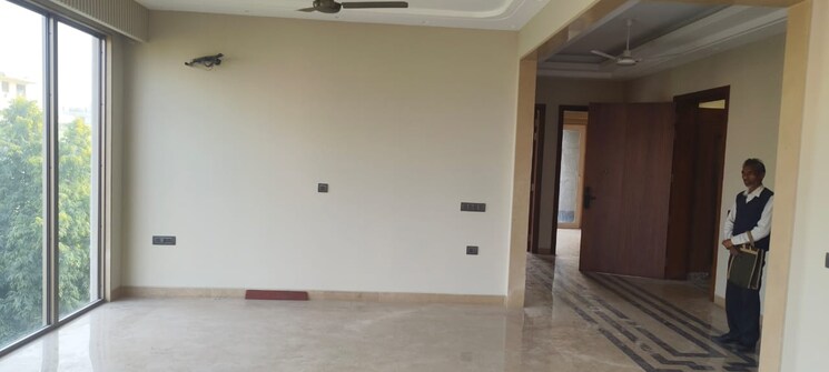 Living Room, defence colony 3 Bedroom 217 Sq.Yd. Builder Floor In Defence Colony Delhi 8827627