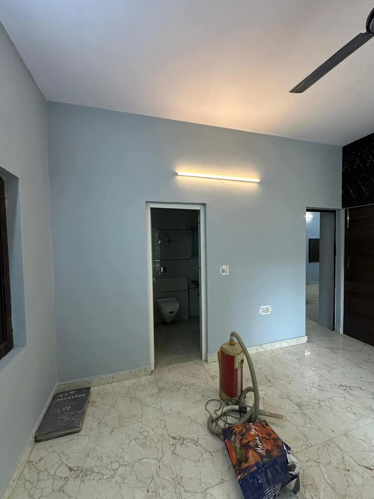 Room, burari 2 Bedroom 75 Sq.Yd. Builder Floor In Burari Delhi 8827657