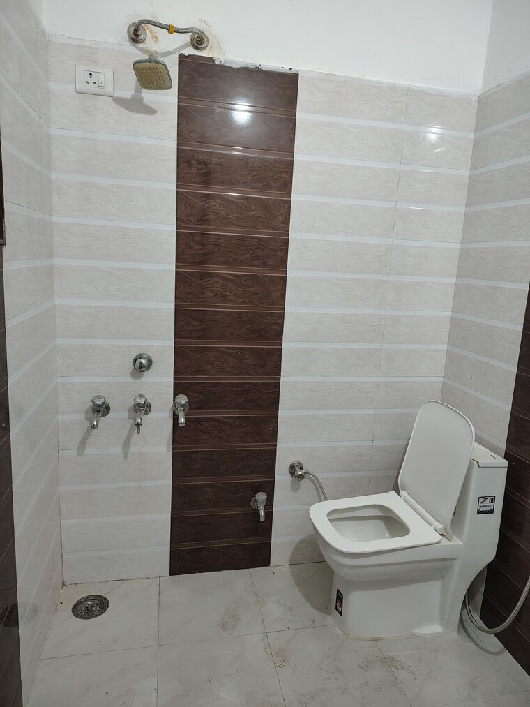 Bathroom, dhakoli 2 Bedroom 1250 Sq.Ft. Builder Floor In Dhakoli Zirakpur 8827726