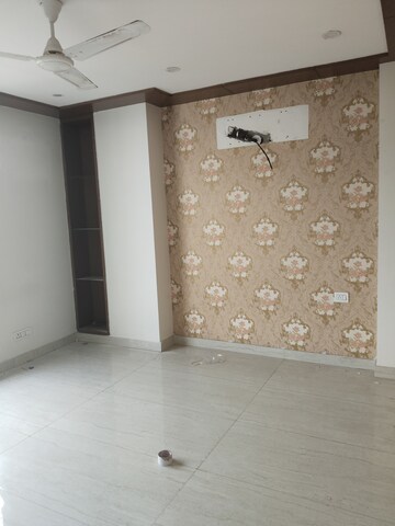 Room in 3.5 BHK Builder Floor at Sector 56 – for Rent