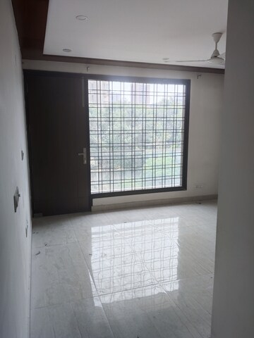 Room in 3.5 BHK Builder Floor at Sector 56 – for Rent