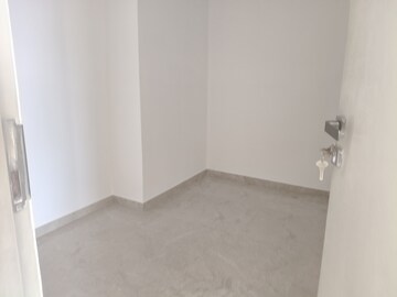 Room in 1 BHK Apartment at Hiranandani Fortuna, Ghodbunder Road – for Rent