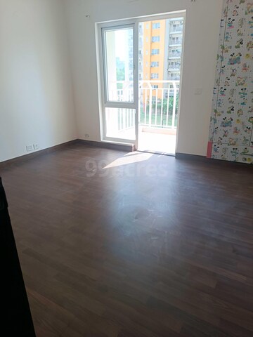 Room in 3 BHK Apartment at BPTP Park Grandeura, Sector 82 – for Sale