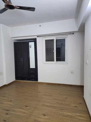 Room in 2.5 BHK Apartment at Rail Vihar Sector 30, Sector 30 – for Rent