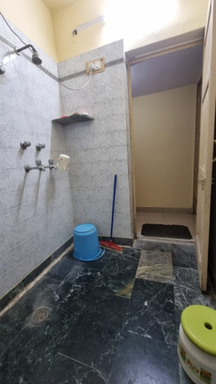 Bathroom, paschim vihar 3 Bedroom 1200 Sq.Ft. Apartment In Paschim Vihar Delhi 8827780