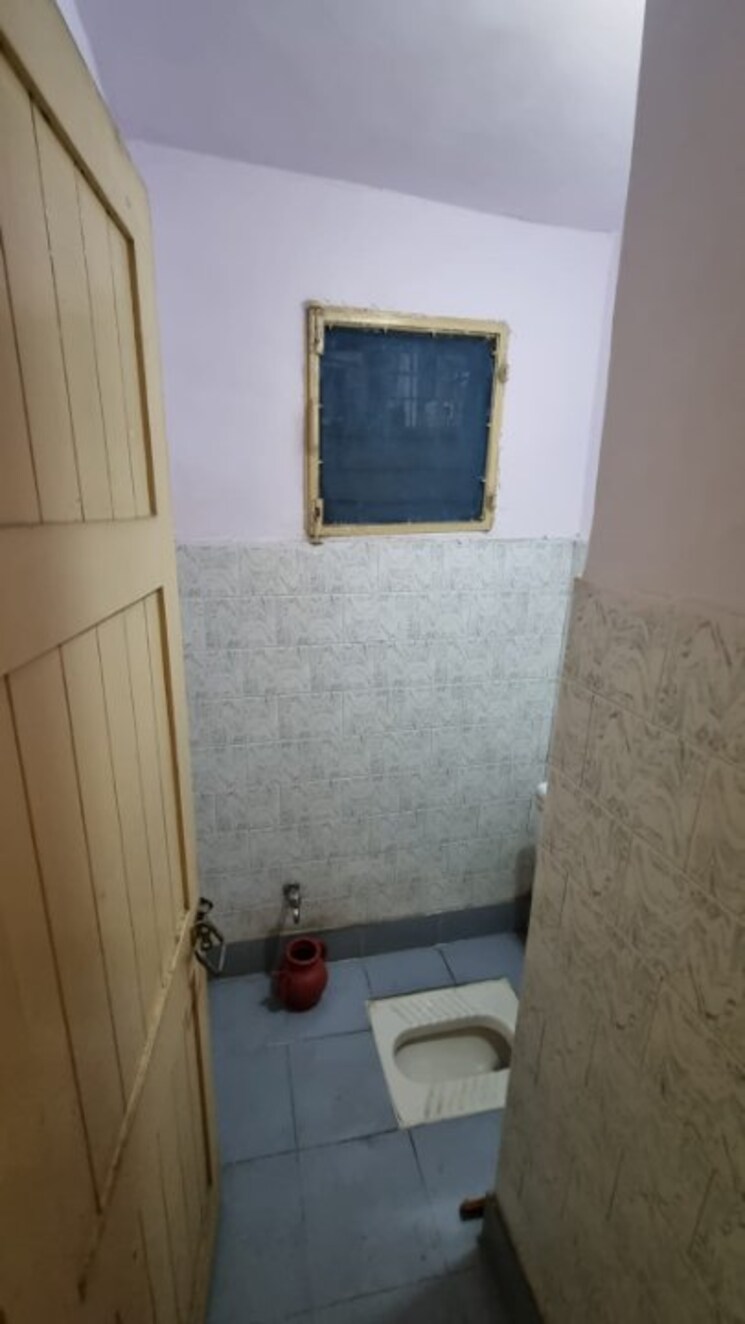 Bathroom, paschim vihar 3 Bedroom 1200 Sq.Ft. Apartment In Paschim Vihar Delhi 8827780