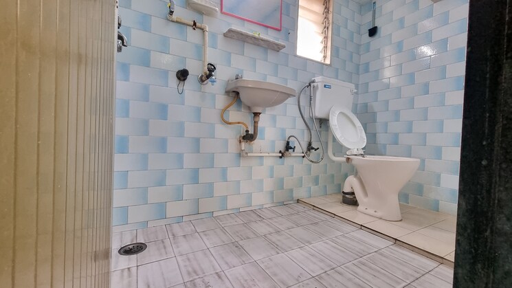 Bathroom, evershine nagar 1 Bedroom 450 Sq.Ft. Apartment In Evershine Nagar Mumbai 8827915