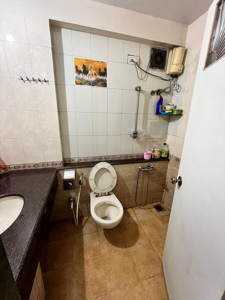 Bathroom, mount-everest-apartment 3 Bedroom 1000 Sq.Ft. Apartment In Bhakti Park Mumbai 8827913