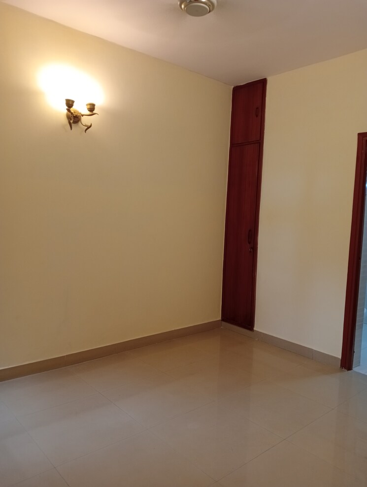 Room, lord-mahavira-apartment 3 Bedroom 1500 Sq.Ft. Apartment In Sector 29 Noida 8827970