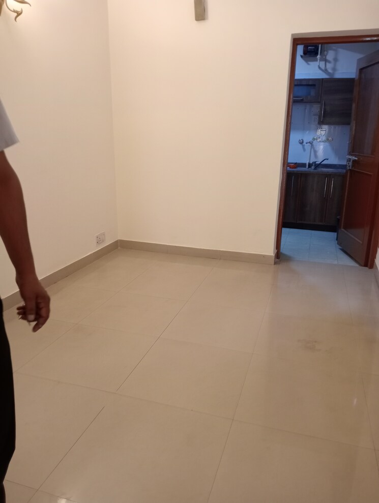 Room, lord-mahavira-apartment 3 Bedroom 1500 Sq.Ft. Apartment In Sector 29 Noida 8827970