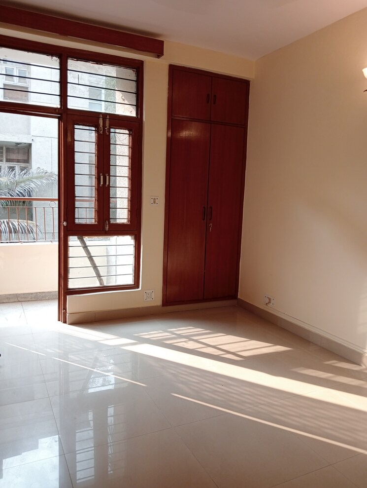 Room, lord-mahavira-apartment 3 Bedroom 1500 Sq.Ft. Apartment In Sector 29 Noida 8827970