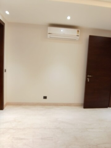 Room in 3 BHK Builder Floor at Safdarjung Development Area – for Rent