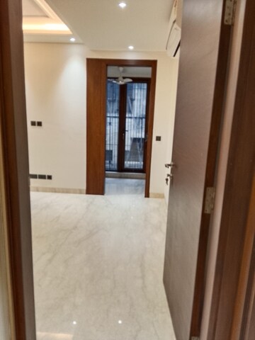 Room in 3 BHK Builder Floor at Safdarjung Development Area – for Rent