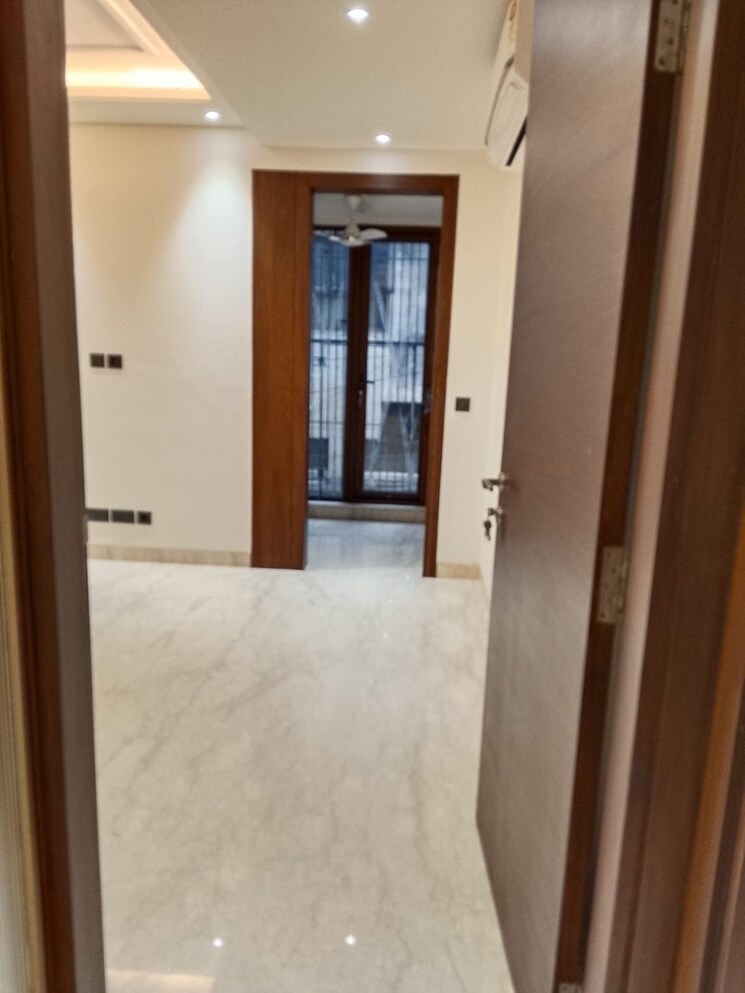 Room, safdarjung development area 3 Bedroom 200 Sq.Yd. Builder Floor In Safdarjung Development Area Delhi 8827932