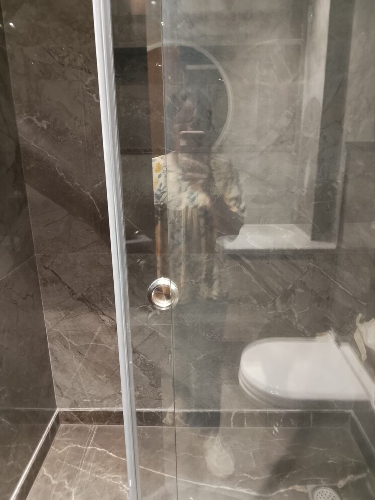 Bathroom, safdarjung development area 3 Bedroom 200 Sq.Yd. Builder Floor In Safdarjung Development Area Delhi 8827932