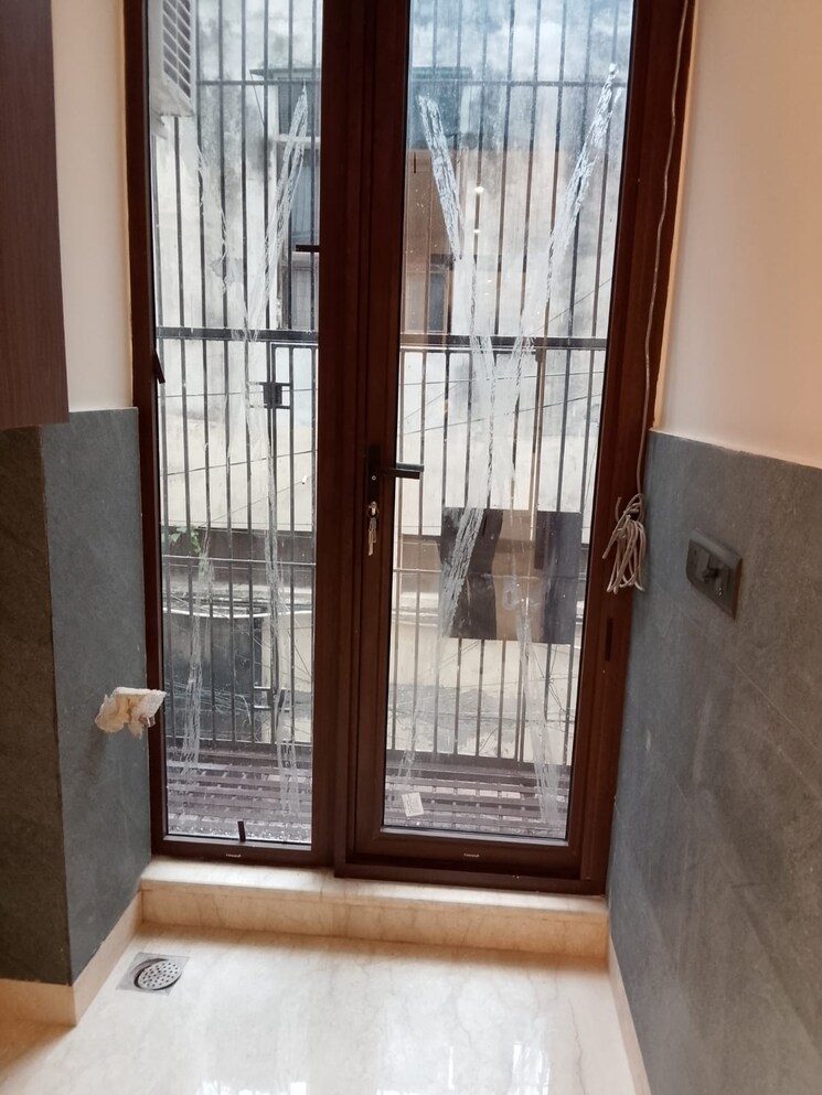 Room, safdarjung development area 3 Bedroom 200 Sq.Yd. Builder Floor In Safdarjung Development Area Delhi 8827932