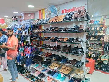  Shop – Exterior View View at New Market - for Rent