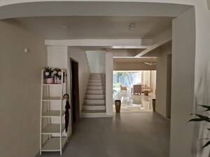 Parking in 6 BHK Villa at Lokhandwala Complex, Andheri West – for Sale