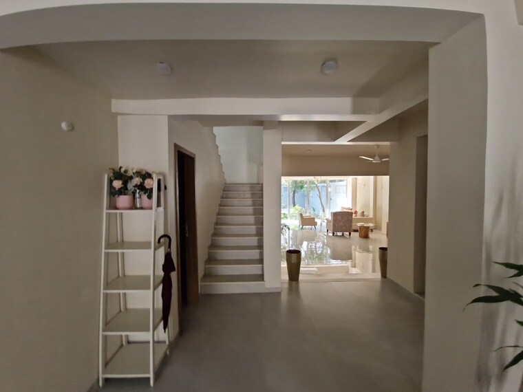  Parking, lokhandwala-complex 6 Bedroom 4109 Sq.Ft. Villa In Andheri West Mumbai 8827977