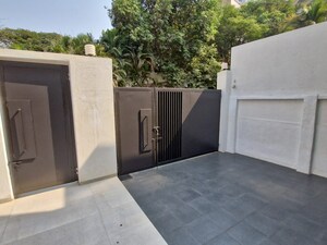 Kitchen in 6 BHK Villa at Lokhandwala Complex, Andheri West – for Sale