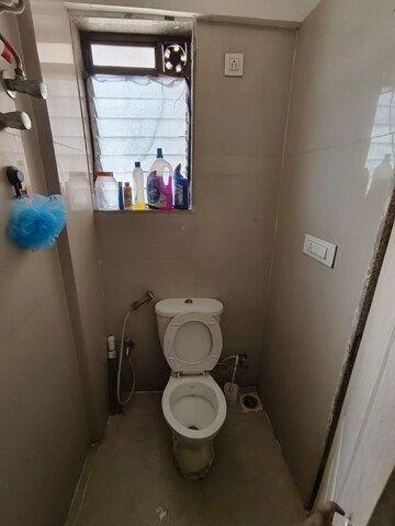 Bathroom in 1.5 BHK Apartment at Everest Country Side, Kasarvadavali – for Rent