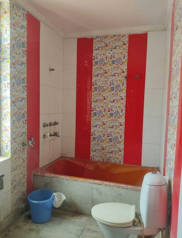 Bathroom, eta i greater noida 6+ Bedroom 500 Sq.Mt. Independent House In Eta I Greater Noida Greater Noida 8826709